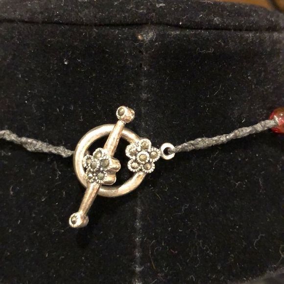 Handmade alabaster and sterling silver necklace - Picture 6 of 8